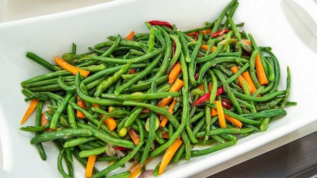 Reteta Fasole Verde Cu Baby Morcovi Si Usturoi