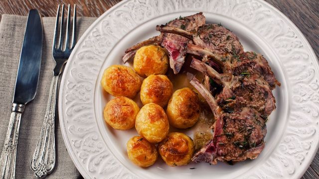 Reteta Carne De Miel Cu Cartofi Noi, La Cuptor