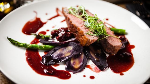 Reteta Piept De Rata Cu Budinca Yorkshire Si Rata Confit